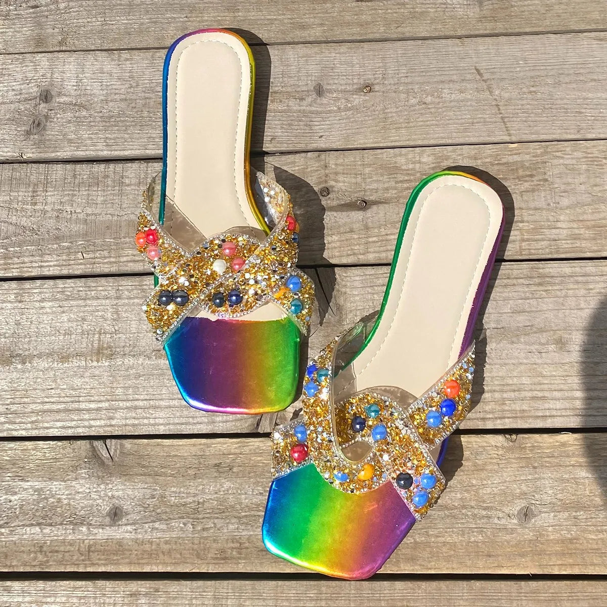 Colorful flat bottomed slippers for women's 2024 summer new pearl sandals, candy colored beach outdoor fashion women slippers